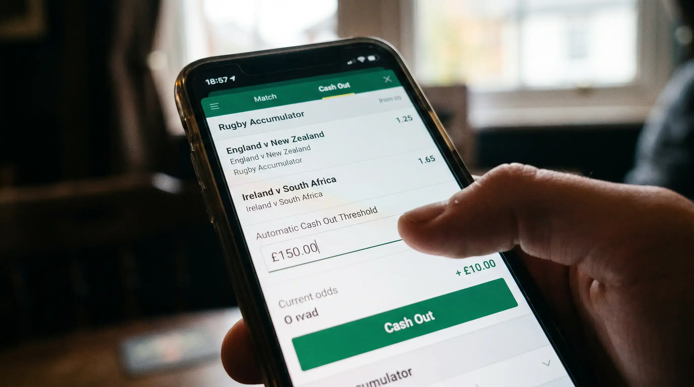 Bettor setting an automatic cash-out threshold on a rugby accumulator bet